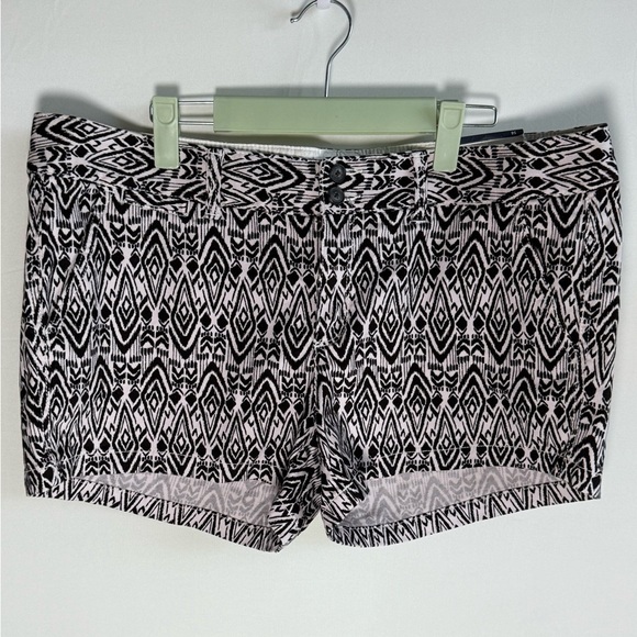 American Eagle Outfitters Pants - American Eagle shorts • NWT • Women’s size 14